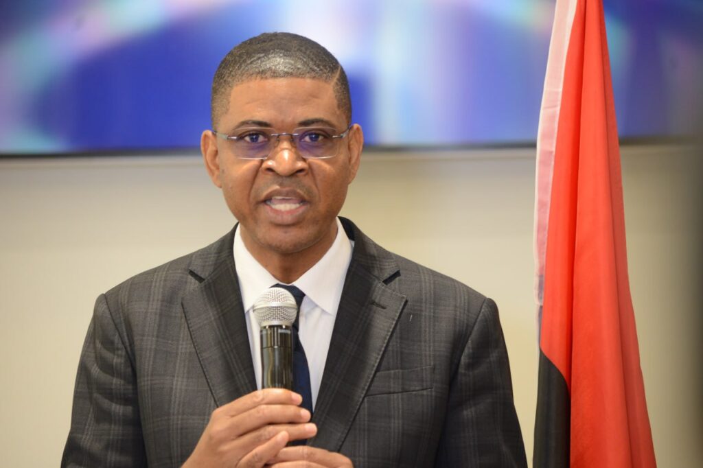 Bispo Alberto Segunda alerta fiéis e entidades governamentais a não se deixar enganar por pessoas de má fé que usam a marca IURD em Angola
