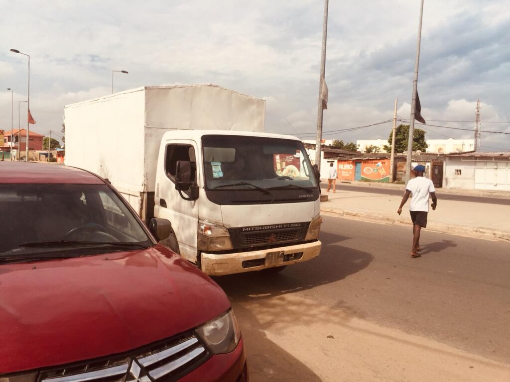 AGORA: Meliantes abordam motorista e levam mais de dois milhões de kwanzas na via pública