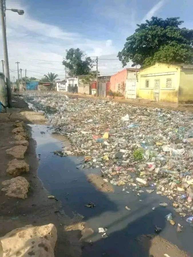 CAZENGA: Projecto fracassado deixa Moradores da 7ª avenida expostos a insanidade