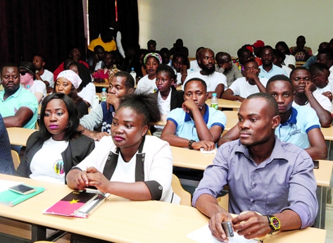 No mês dedicado aos jovens: angolanos lamentam falta de programas para o empoderamento da juventude